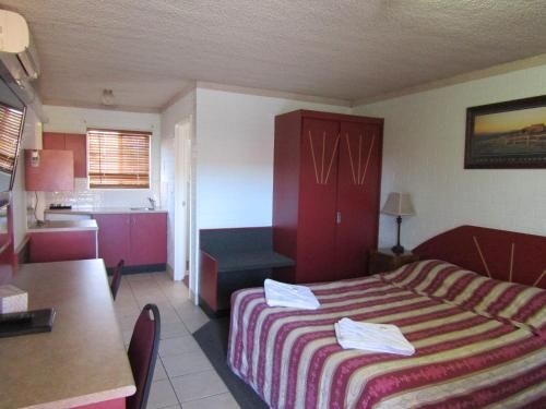 Homestead Motel3