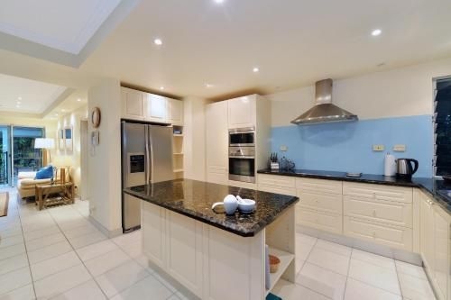 Reef Villa Port Douglas4