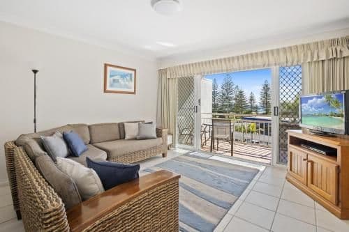 Three-Bedroom Deluxe Apartment with Air-conditioning