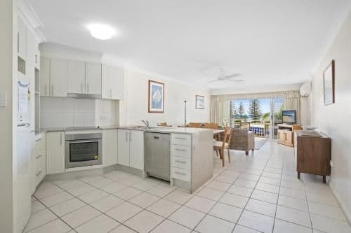 Three-Bedroom Deluxe Apartment with Air-conditioning