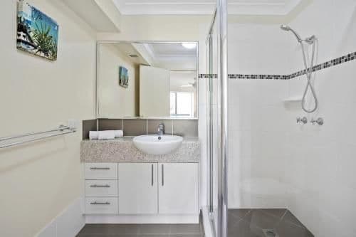 Three-Bedroom Deluxe Apartment with Air-conditioning