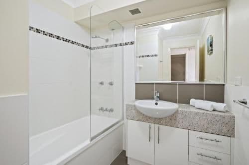 Three-Bedroom Deluxe Apartment with Air-conditioning