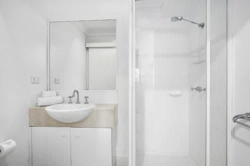 Two-Bedroom Deluxe Apartment with Air-Conditioning