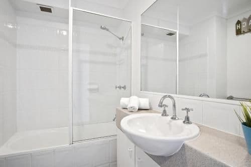 Two-Bedroom Deluxe Apartment with Air-Conditioning