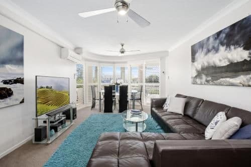 Two-Bedroom Deluxe Apartment with Air-Conditioning