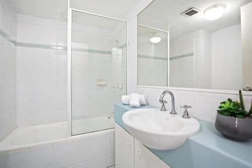 Two-Bedroom Deluxe Apartment with Air-Conditioning