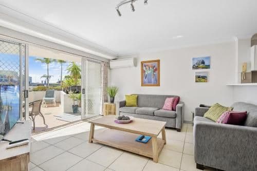Two-Bedroom Deluxe Apartment with Air-Conditioning