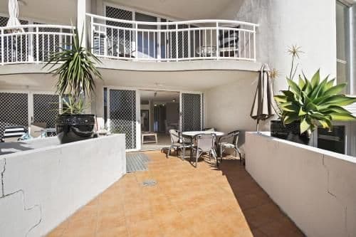 Two-Bedroom Deluxe Apartment with Air-Conditioning