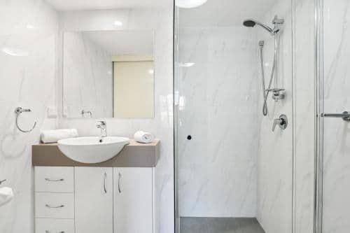 Two-Bedroom Deluxe Apartment with Air-Conditioning