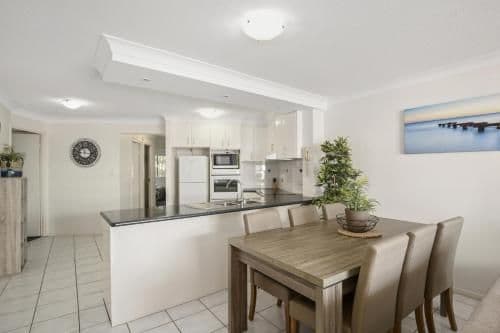 Three-Bedroom Deluxe Apartment with Air-conditioning