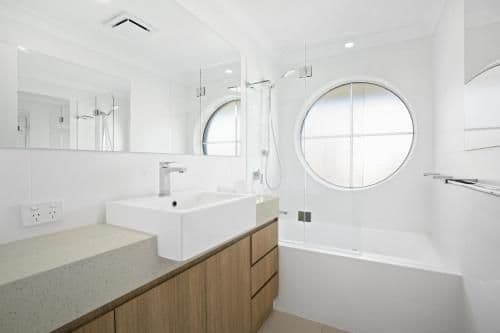 Three-Bedroom Deluxe Apartment with Air-conditioning