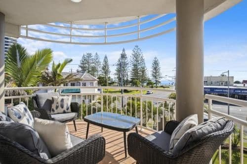 Three-Bedroom Deluxe Apartment with Air-conditioning
