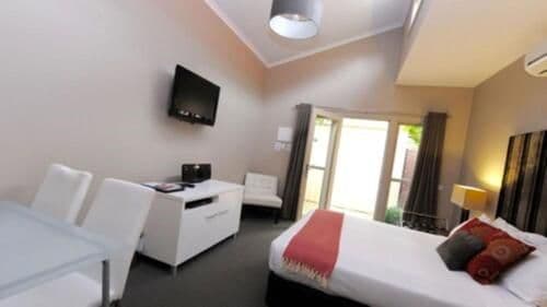 Studio with Spa Bath