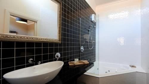 Studio with Spa Bath