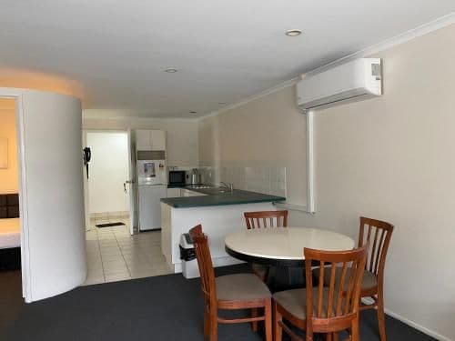 Deluxe Three-Bedroom Apartment