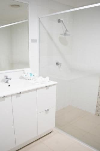 Three-Bedroom Apartment with Walk-In Shower - Ground Floor