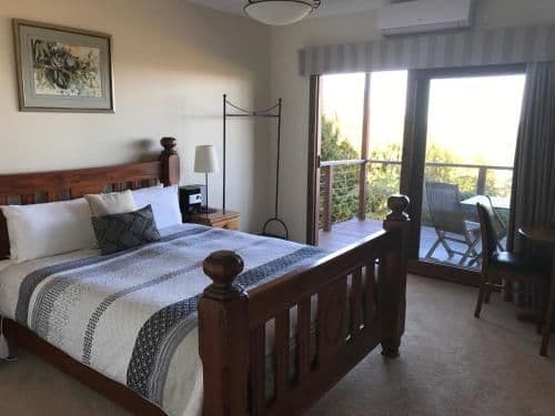 Queen Room with Balcony and Mountain View