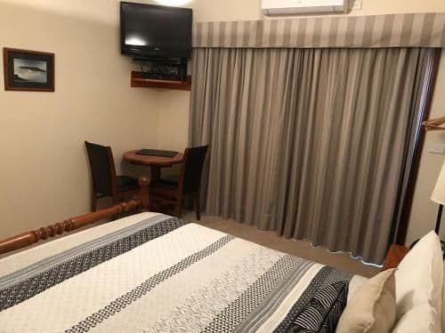 Queen Room with Balcony and Mountain View