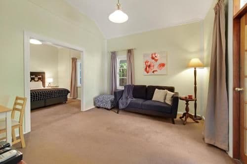 Courtyard Queen Room