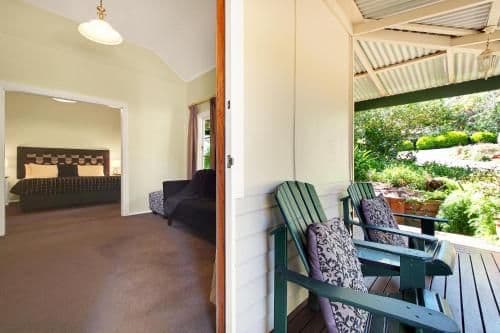 Courtyard Queen Room