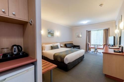 The Waverley International Hotel1