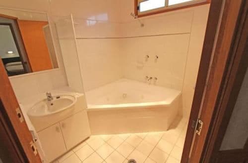 Two-Bedroom Cabin with Spa Bath