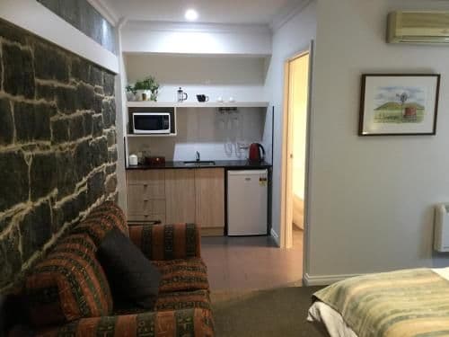 Studio Apartment with Courtyard