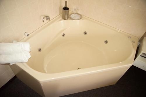 บัฟฟาโล โมเตอร์ อินน์ (Econo Lodge Dockside Glenelg)4