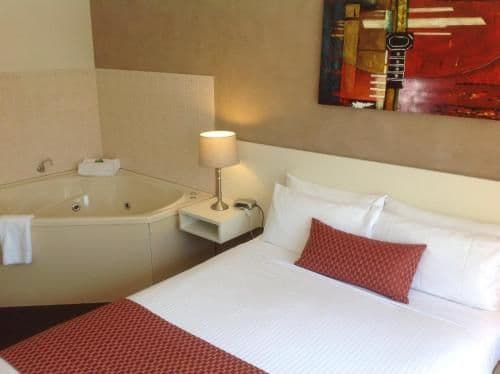 Queen Room with Spa Bath
