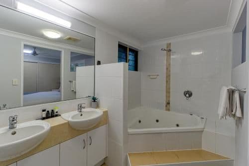 Two-Bedroom Apartment with Two Queen Beds