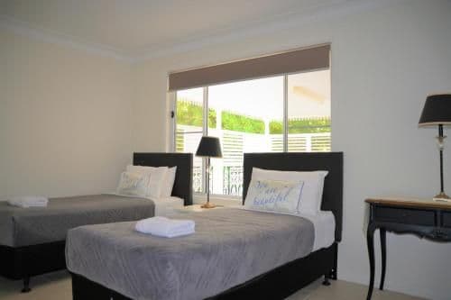 Deluxe Twin Room with Shared Bathroom