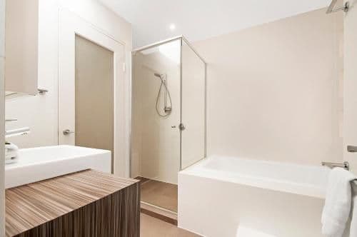 Three-Bedroom Apartment with Balcony - Penthouse