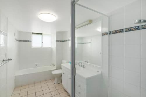 Three-Bedroom Apartment with Air-conditioning and Ocean View