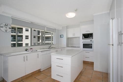 Three-Bedroom Apartment with Air-conditioning and Ocean View