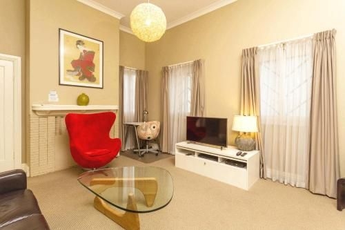 Globe Apartments3