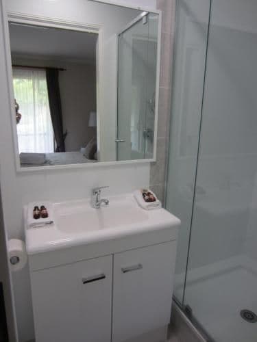Queen Room - Jonathan