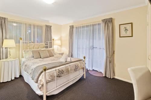 Queen Room - Jonathan