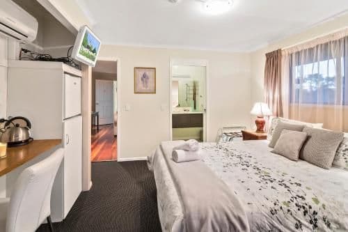 Sundowner Queen Room