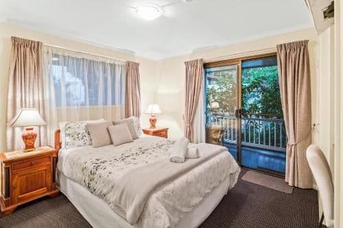 Sundowner Queen Room