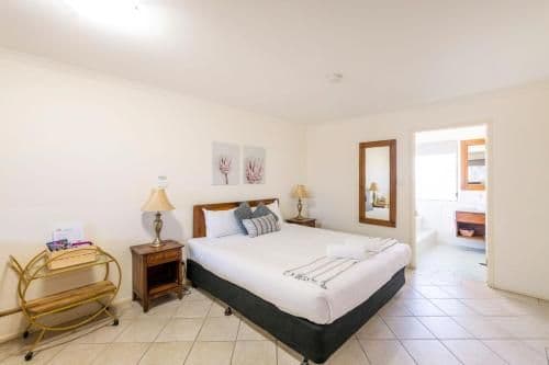 Deluxe Suite with Spa Bath