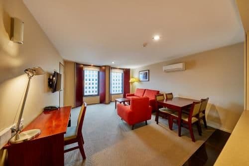 One-Bedroom Apartment with Twin Beds