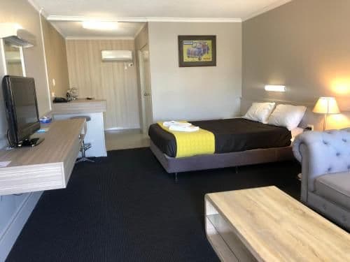Heritage Queen Room