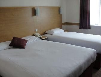 Days Inn Warwick North1
