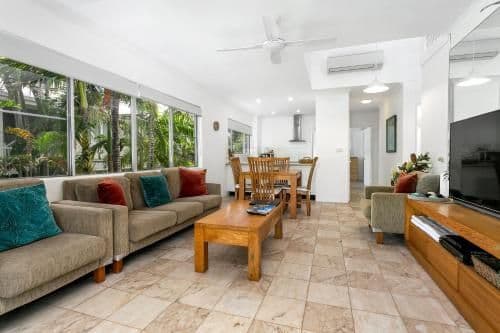 Deluxe Two Bedroom Apartment with Two Bathrooms