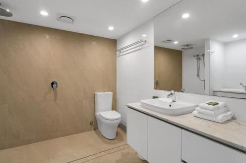 Deluxe Two Bedroom Apartment with Two Bathrooms