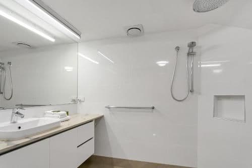 Deluxe Two Bedroom Apartment with Two Bathrooms