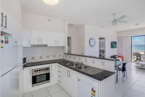 Catalina II, 2 Bedroom Ocean View Apartment with Air Conditioning