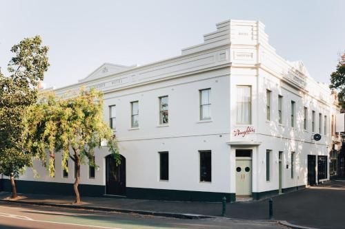 Naughtons Hotel (Naughtons Parkville Hotel)0