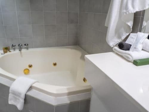 King Room with Spa Bath - First Floor