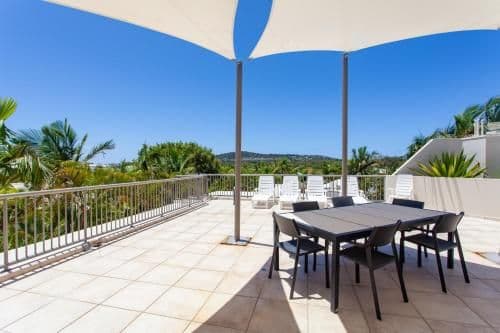 Three-Bedroom Rooftop Apartment with Spa